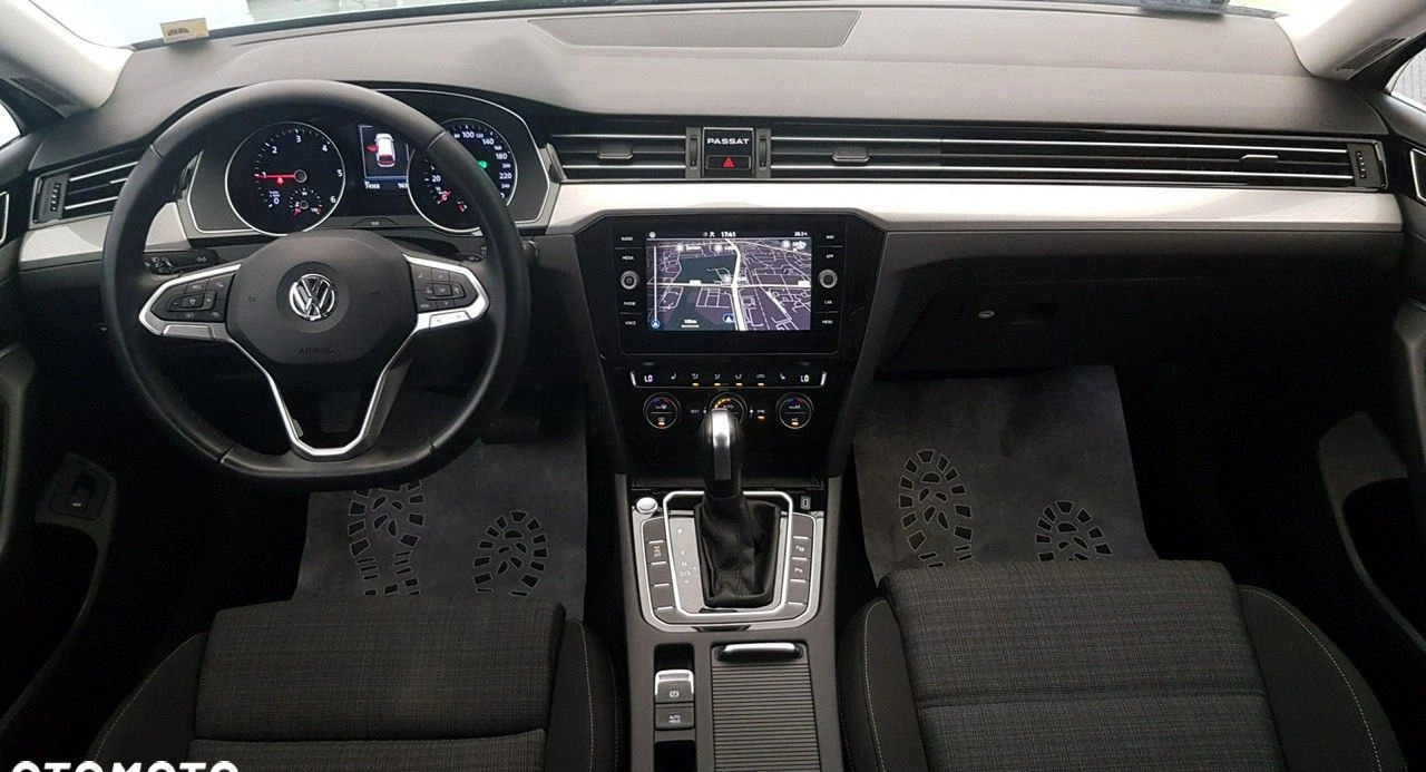 Volkswagen Passat cena 126900 przebieg: 74000, rok produkcji 2019 z Golina małe 562